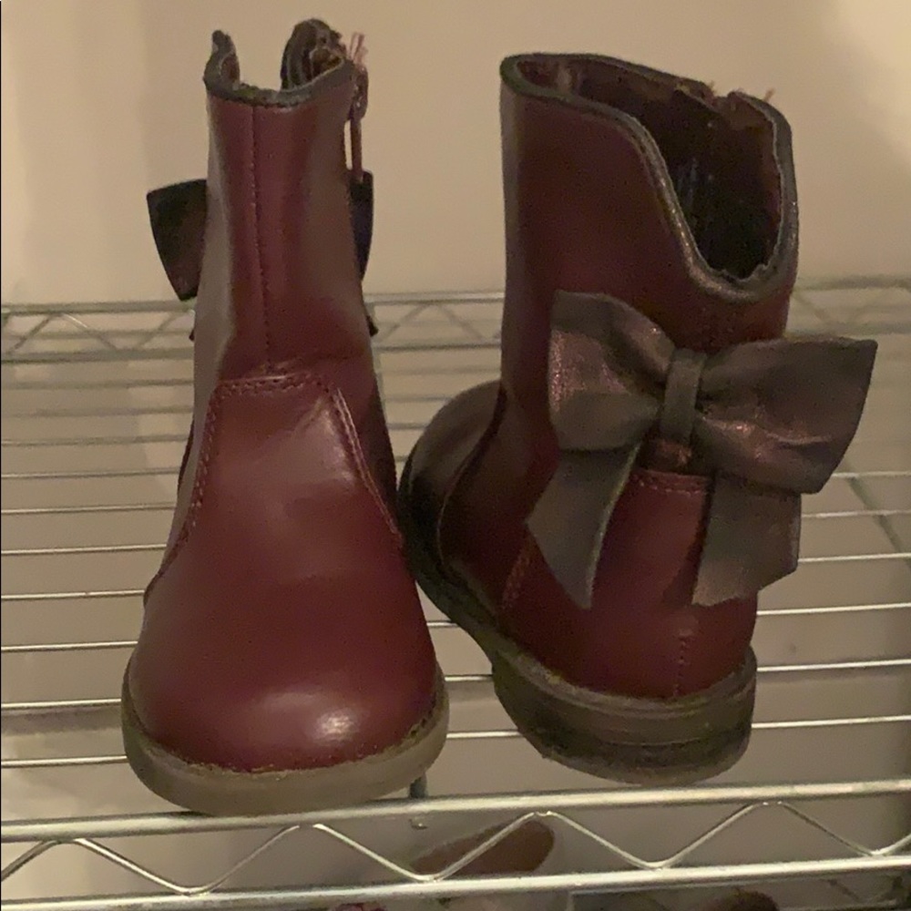 Cat &Jack size 7 maroon bow boots - so beautiful!